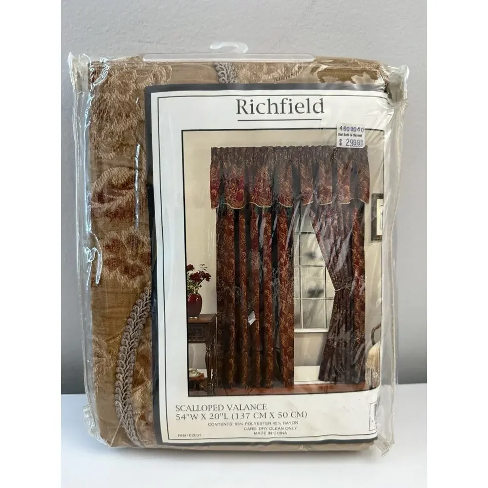 Richfield Scalloped Valance 54” W X 20” L (137 CM X 50 CM) New